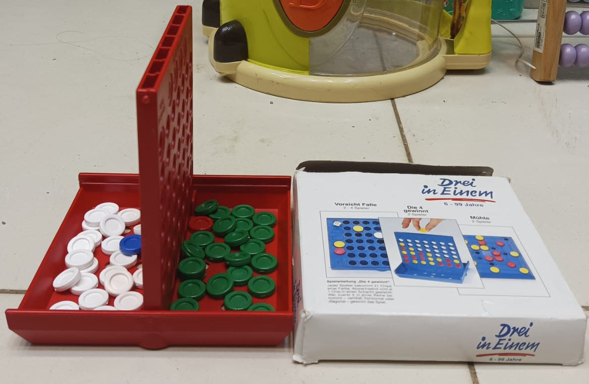 4 IN A ROW Board Game for Kids / Travel Board Game