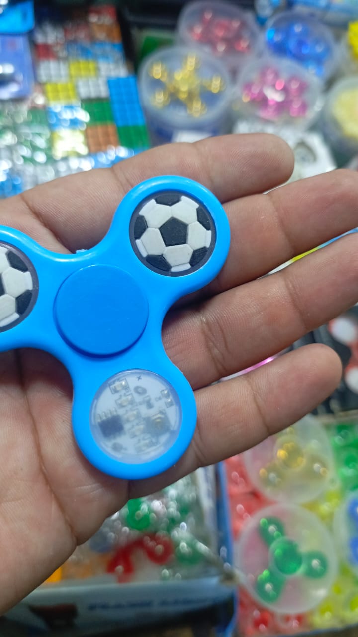 Fantastic toys LED Fidget Spinner, Finger spinner, Hand spinner Multi Color.