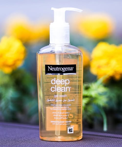 Neutrogena Deep Clean Gel Wash Oil-Free Daily Facial Cleanser for Oily