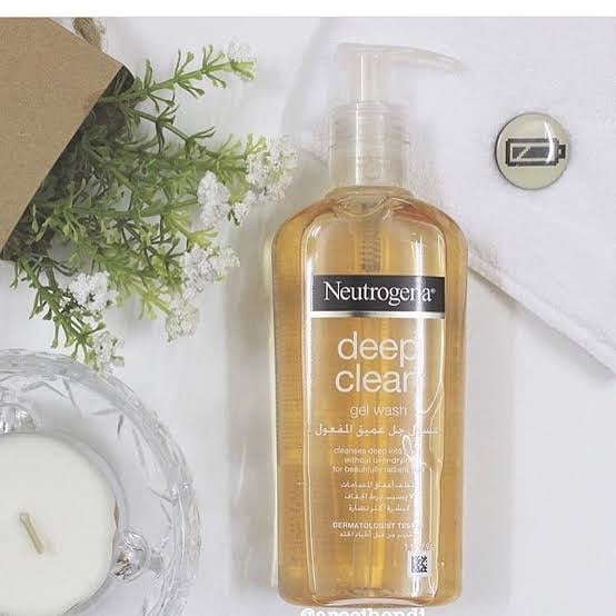 Neutrogena Deep Clean Gel Wash Oil-Free Daily Facial Cleanser for Oily