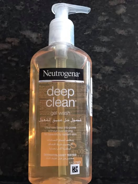 Neutrogena Deep Clean Gel Wash Oil-Free Daily Facial Cleanser for Oily