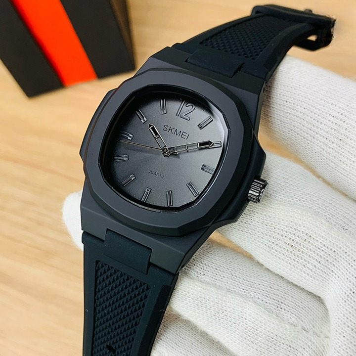 SKMEI New Men Quartz Watch with Silicone Strap ( Original ) |