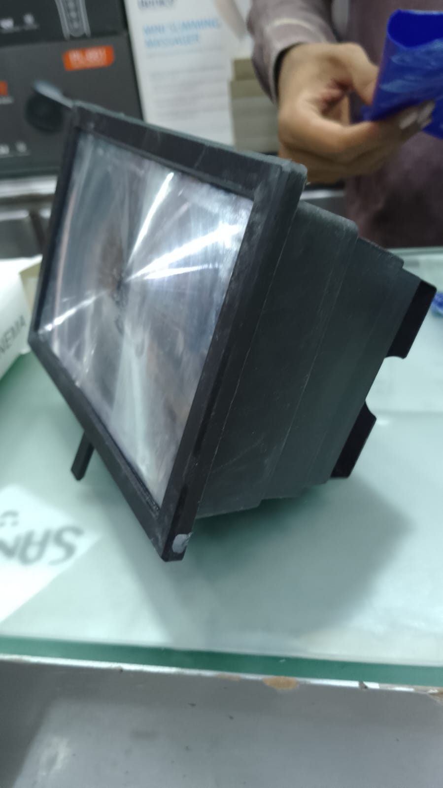 F2 Portable 3D Magnifier Screen Enlarger / Magnifying Glass Zoom Video Screen