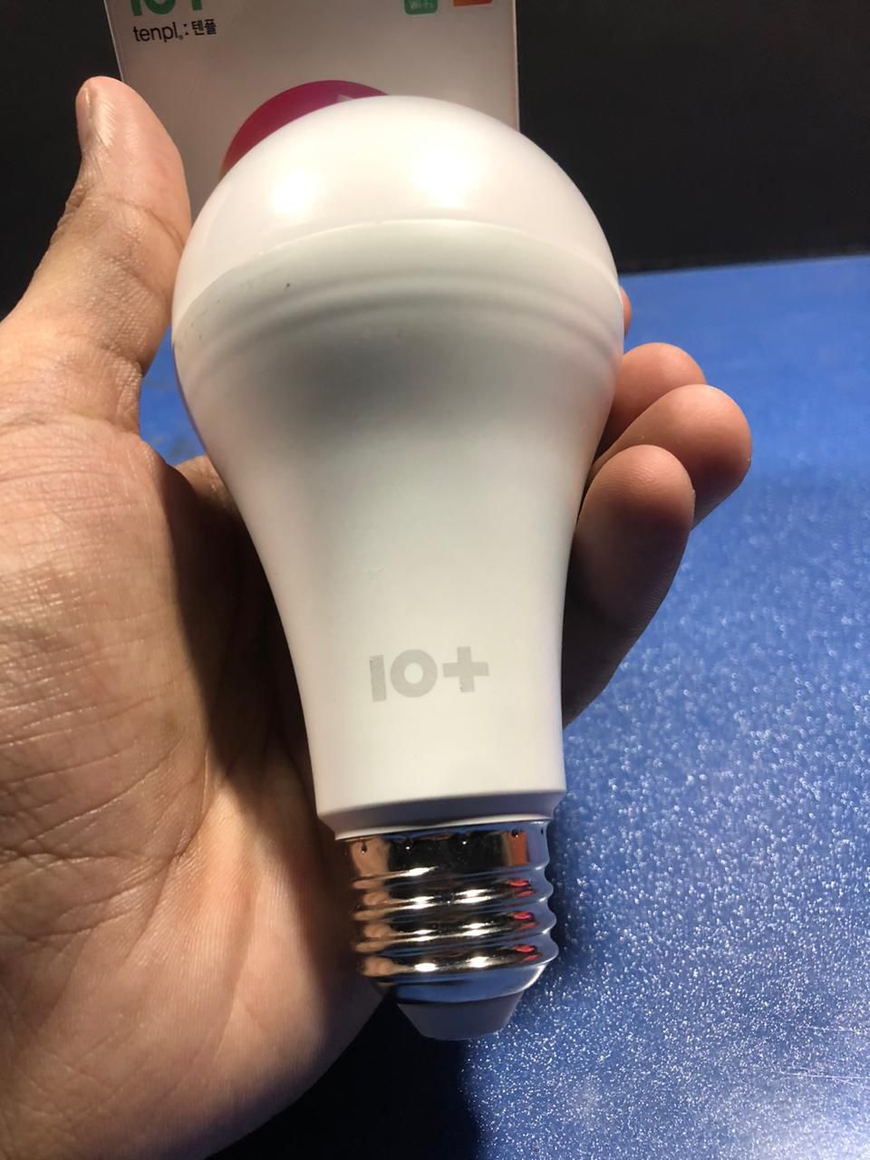 Color Changing Smart WIFI RGB led bulb, Dim-able and Color changing -
