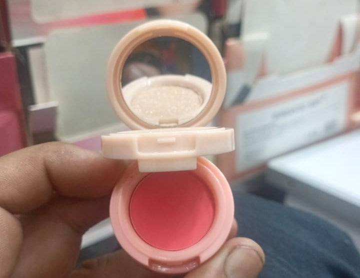 3 In 1 Matte Highlighter Blush Palette Pearly Blusher Shimmer Brighten Silkworm