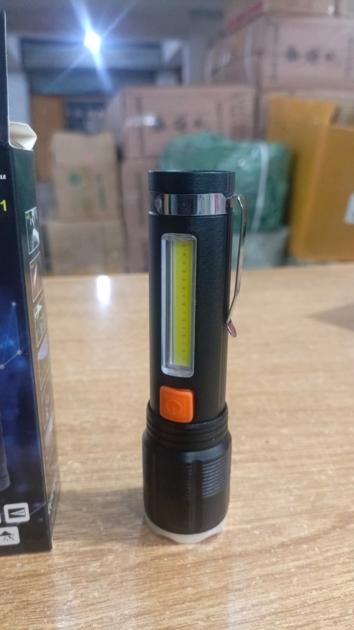 P50 super light rechargeable flashlight - Super bright Led Light - zoomable