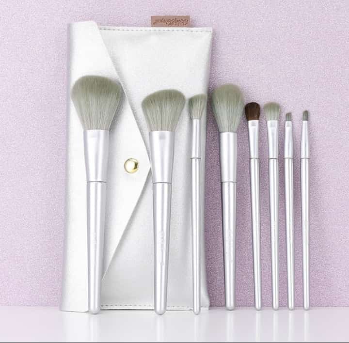 7 Pcs makeup Brush Set Complete Lip Brush Eye Shadow Loose Powder