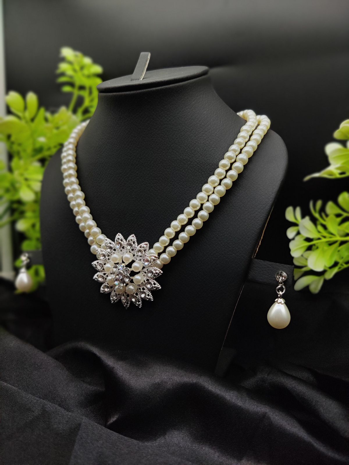 Imported Graceful Radiance Pearl Necklace Set with Exquisite Floral Pendant π |