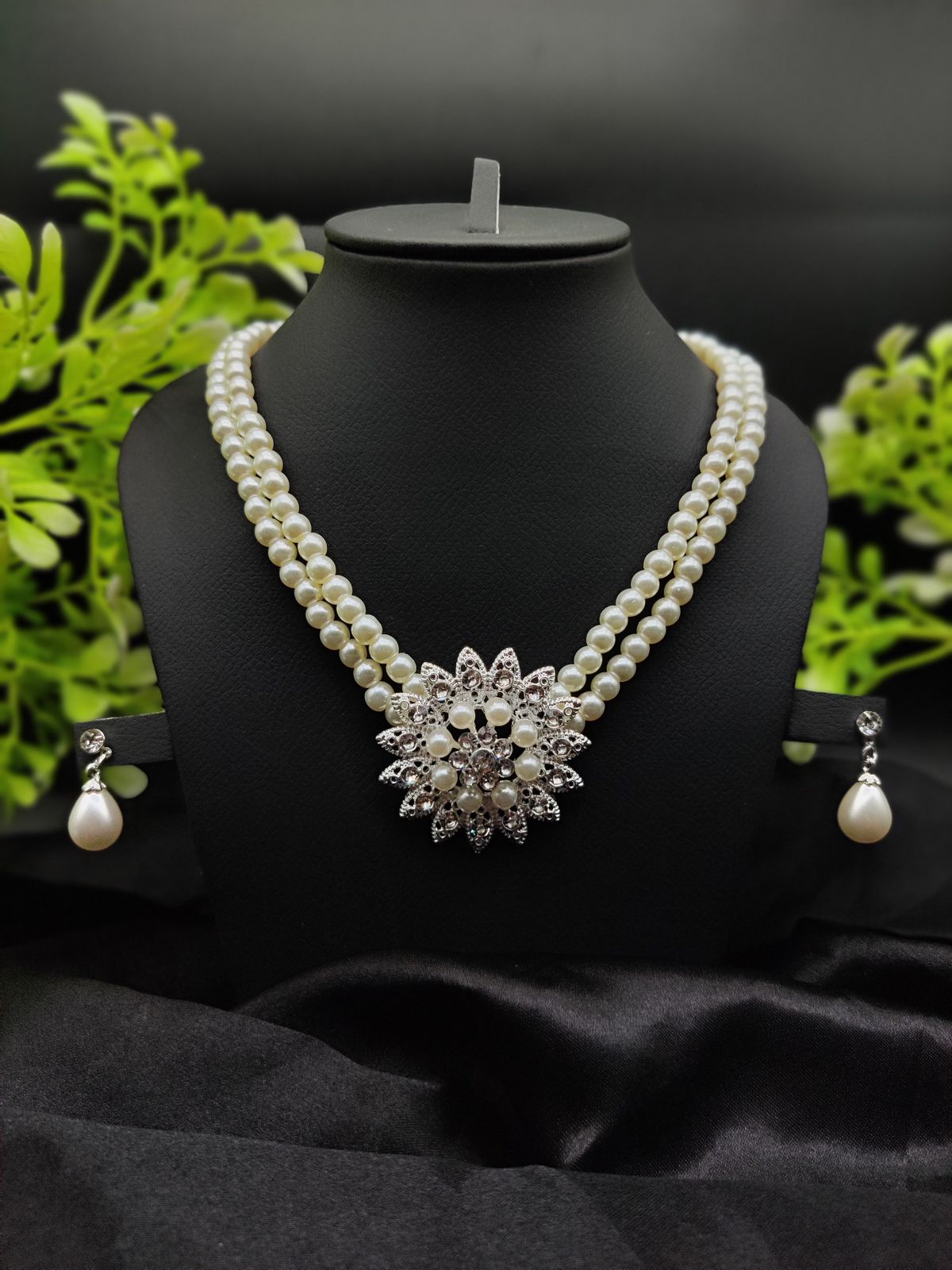 Imported Graceful Radiance Pearl Necklace Set with Exquisite Floral Pendant π |
