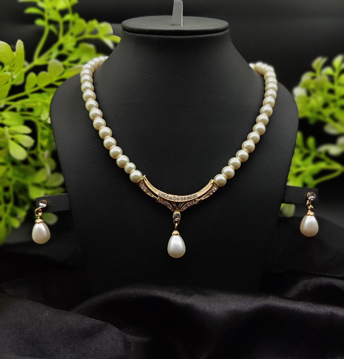 Imported Elegant Gold-Plated Pearl Necklace with Teardrop Pendant | Girls & Women