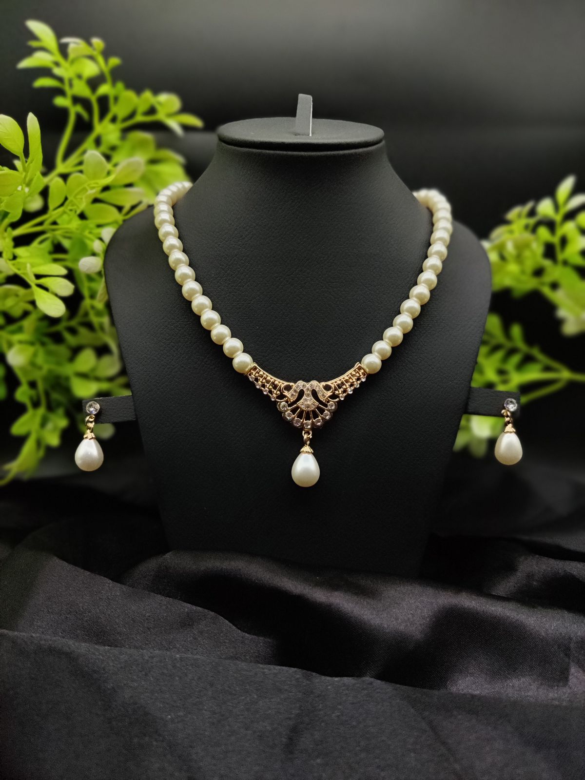 Imported Regal Pearl Embrace Necklace Set with Elegant Drop Design ✨ |