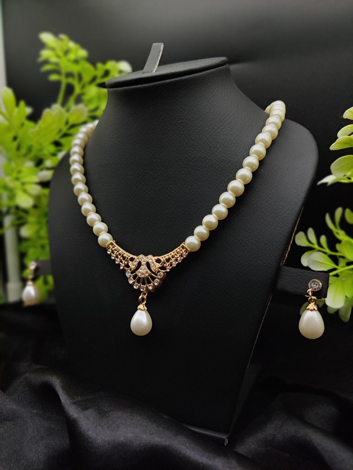 Imported Regal Pearl Embrace Necklace Set with Elegant Drop Design ✨ |