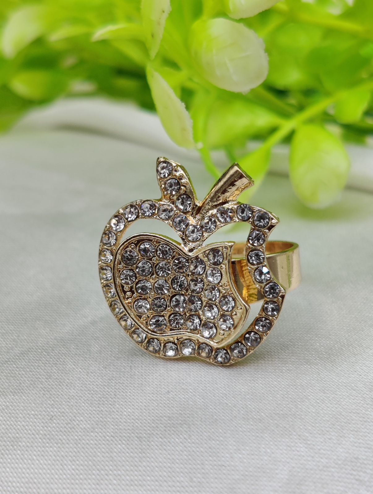 1 Piece Imported Glittering Crystal Apple Ring Elegance Redefined ✨ |