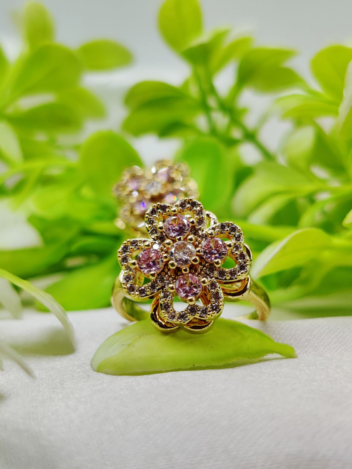 1 Piece Imported Elegant Moveable Floral Cluster Ring with Sparkling Zircon Detailing