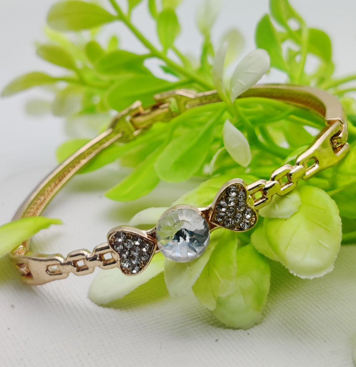 Imported Adjustable Heart-Link Crystal Bracelet Elegant Sparkle Redefined | Best Quality