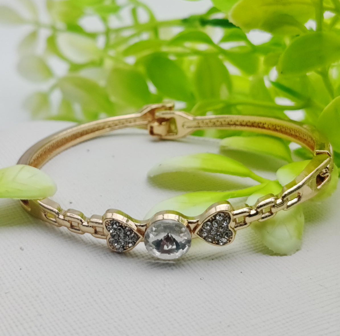 Imported Adjustable Heart-Link Crystal Bracelet Elegant Sparkle Redefined | Best Quality