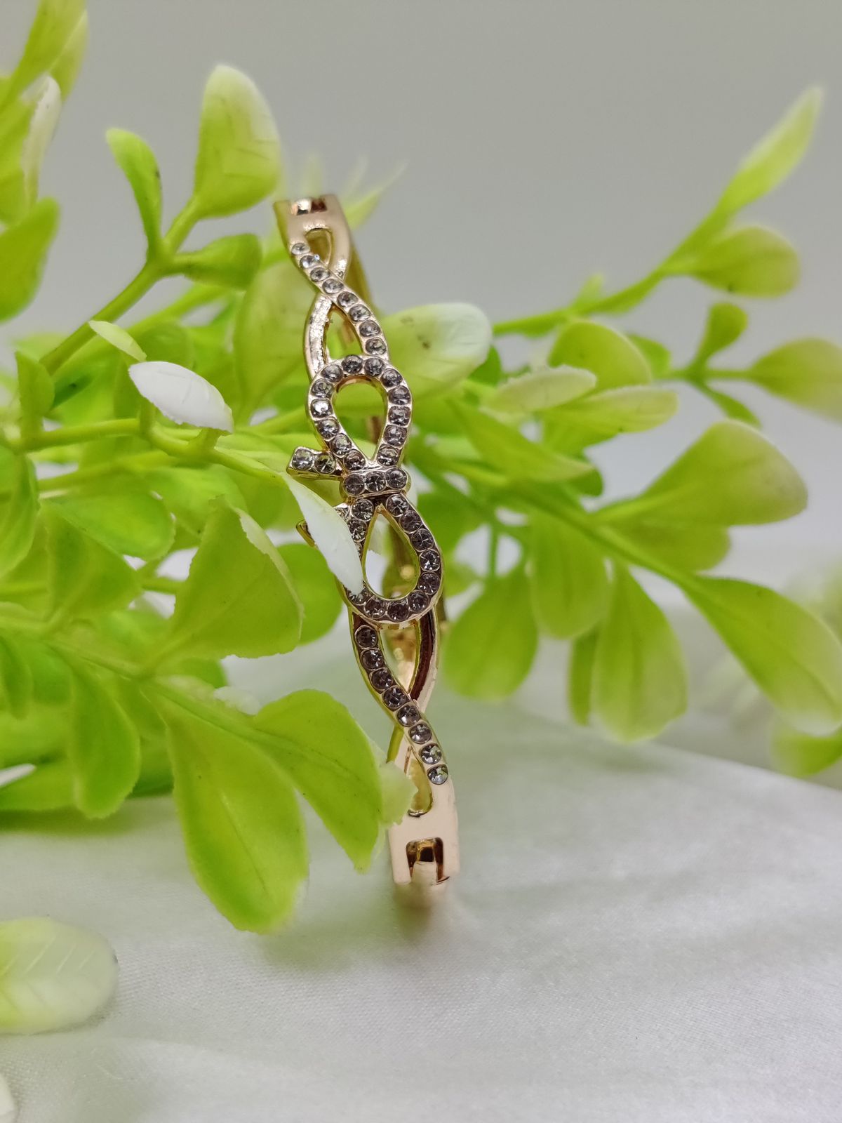 01 PCs Imported Intricately Crafted Adjustable Bracelet with Elegant Design ( Intricately