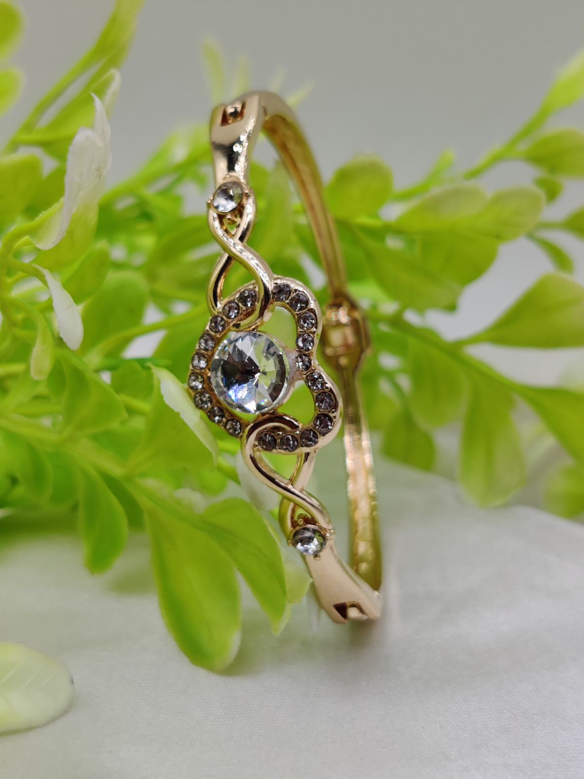 01 PCs Imported Intricately Crafted Adjustable Bracelet with Elegant Design ( Intricately