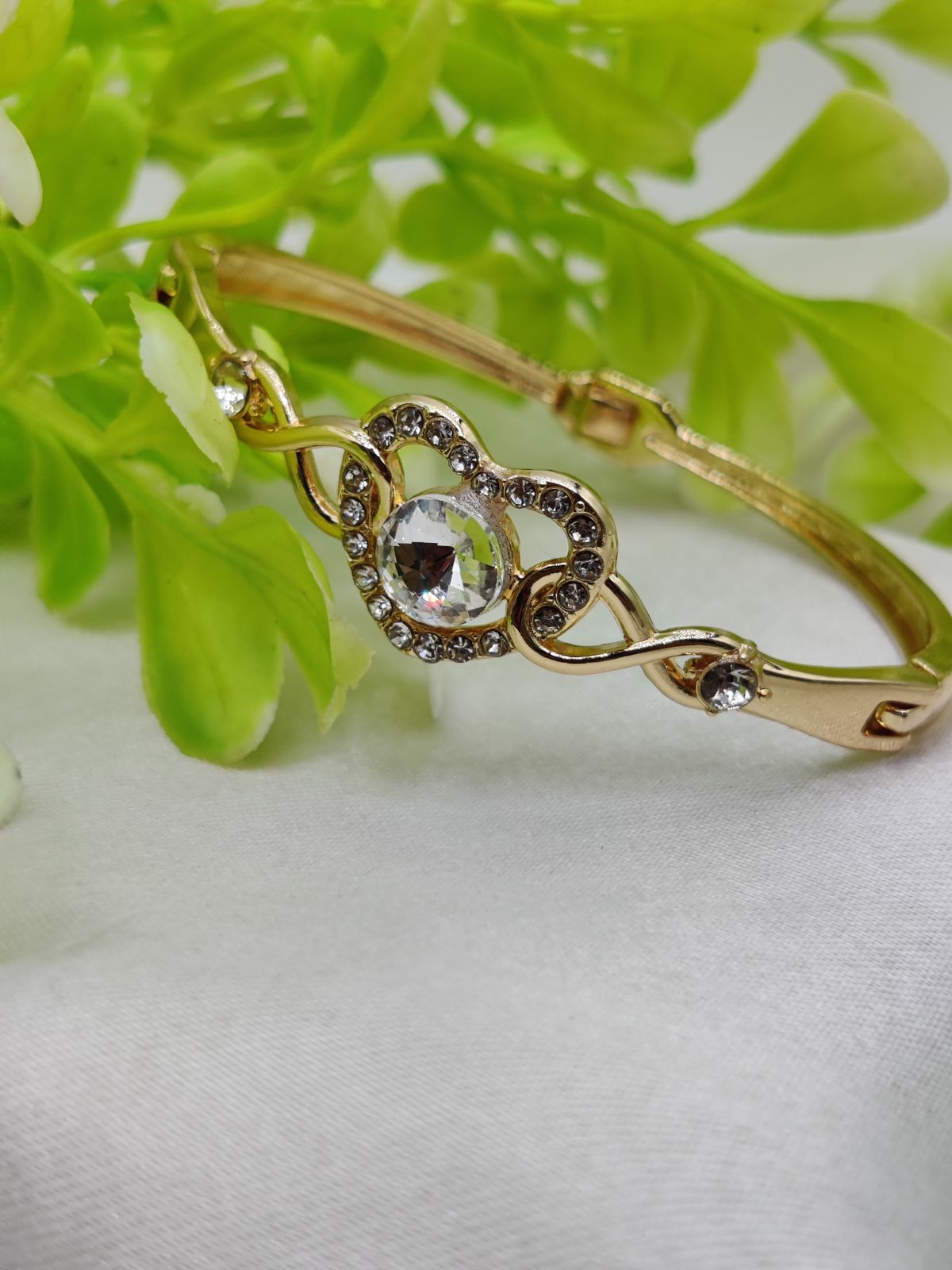 01 PCs Imported Intricately Crafted Adjustable Bracelet with Elegant Design ( Intricately