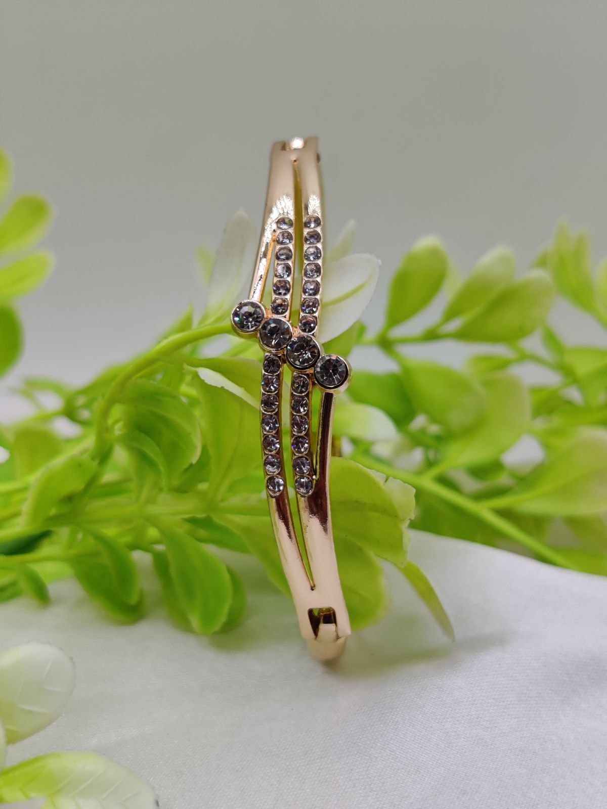 01 PCs Imported Intricately Crafted Adjustable Bracelet with Elegant Design ( Intricately