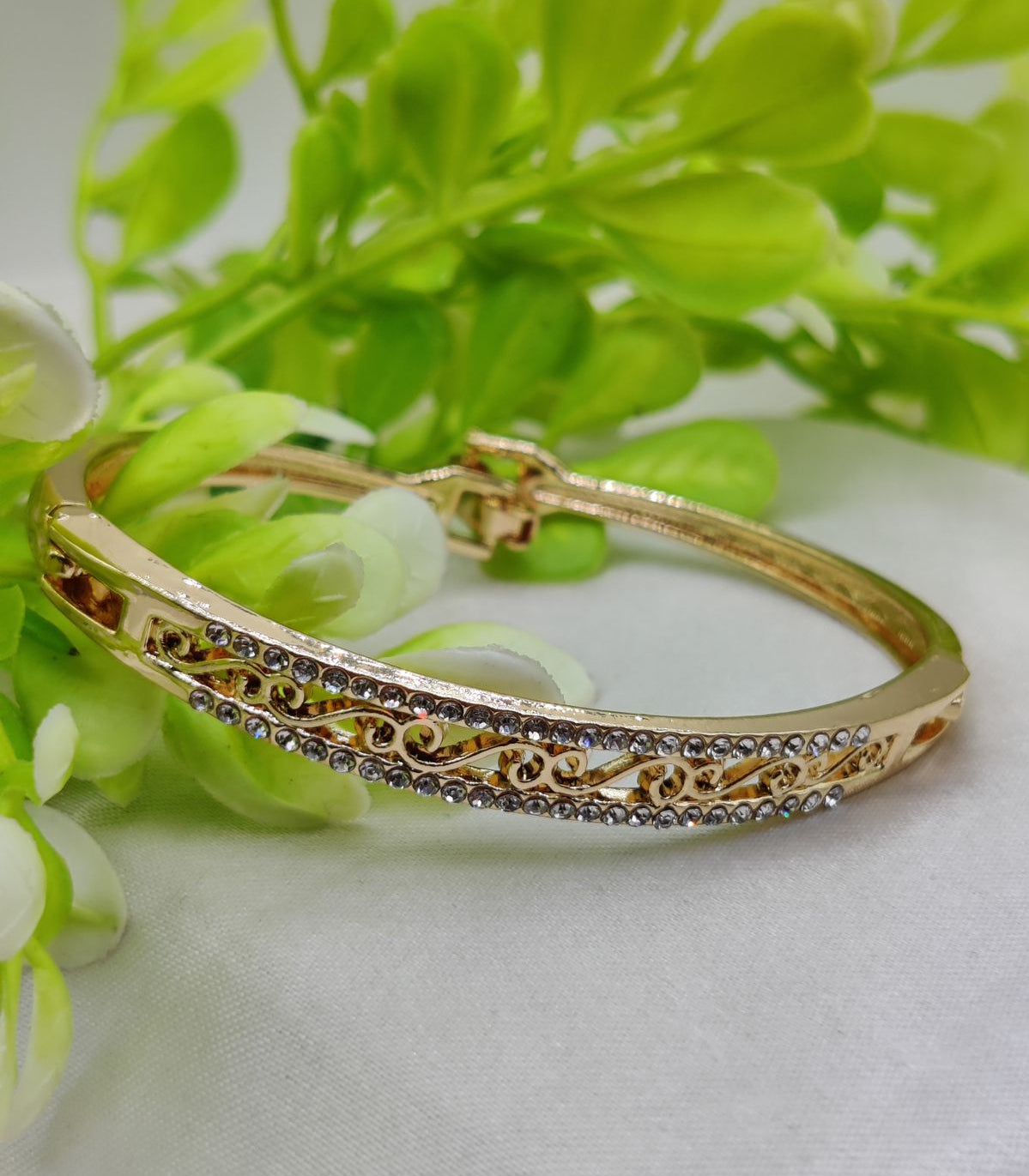 01 PCs Imported Intricately Crafted Adjustable Bracelet with Elegant Design ( Intricately