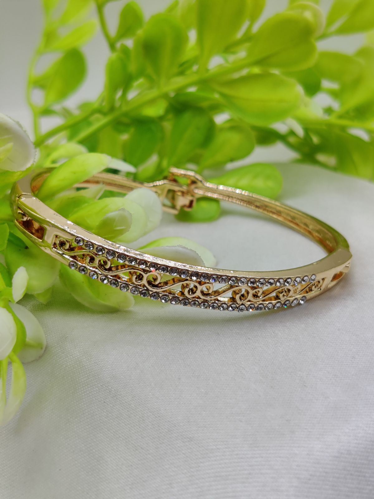 01 PCs Imported Intricately Crafted Adjustable Bracelet with Elegant Design ( Intricately