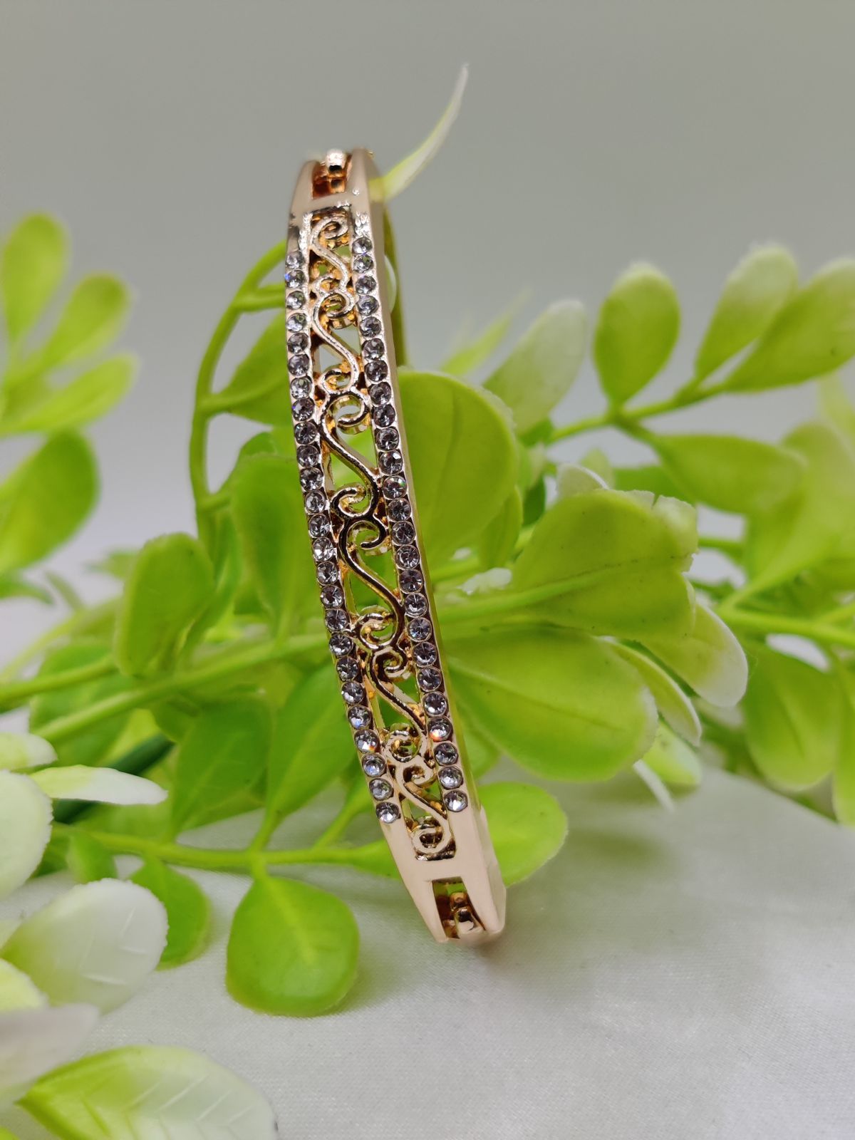 01 PCs Imported Intricately Crafted Adjustable Bracelet with Elegant Design ( Intricately