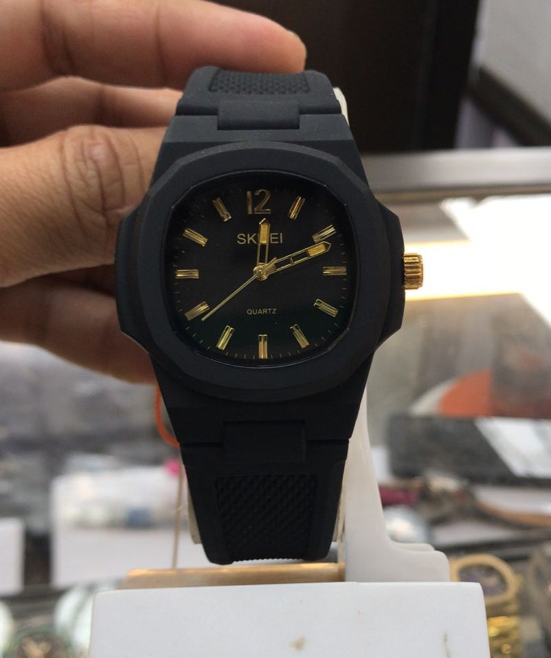 SKMEI New Men Quartz Watch with Silicone Strap ( Original ) |