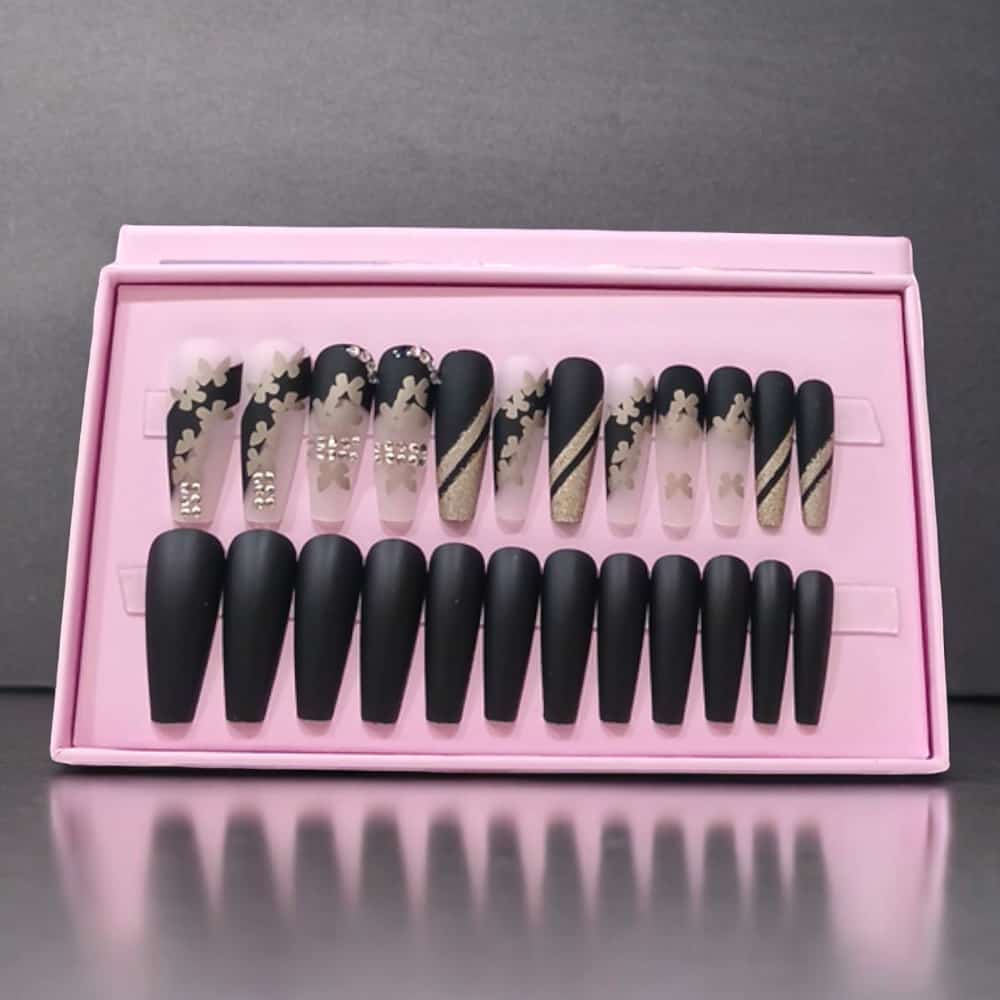 24 Pcs black Matte Perfection O.two.o Nail Polish For A Luxe