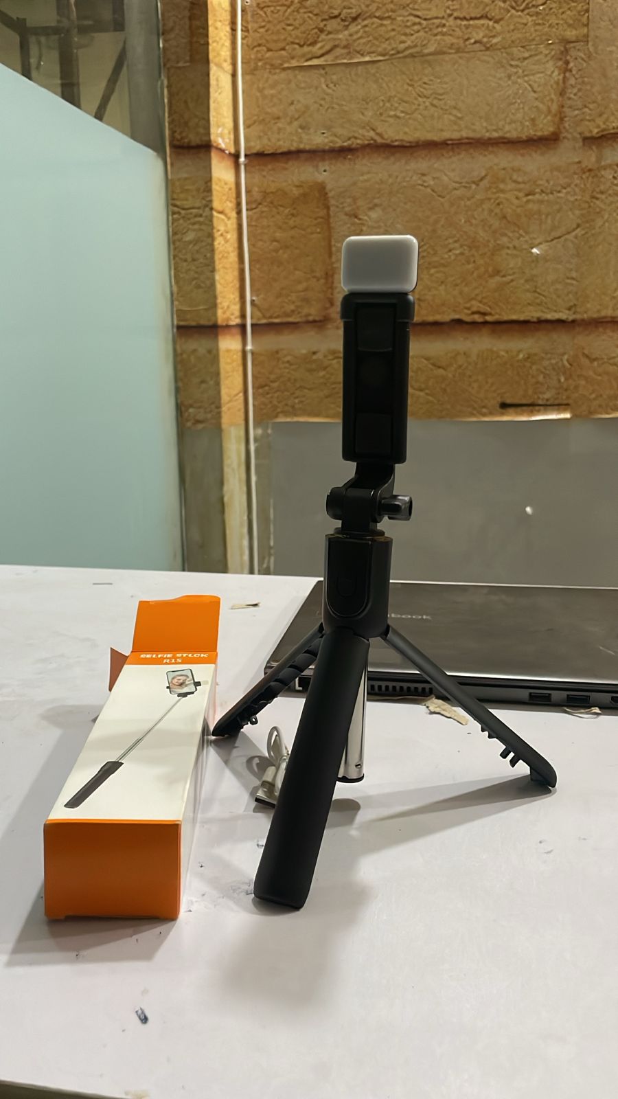 Selfie Stick Tripod R1S Bluetooth Remote Control Tripod Selfie Stick New Model