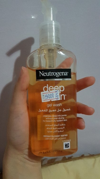 Neutrogena Deep Clean Gel Wash Oil-Free Daily Facial Cleanser for Oily