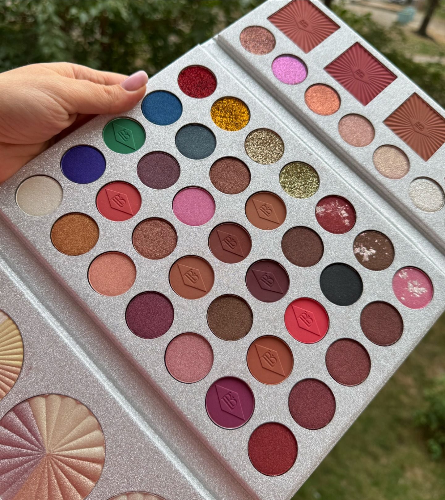 Muicin White Blusher &amp; Eyeshadow Palette 51 shades