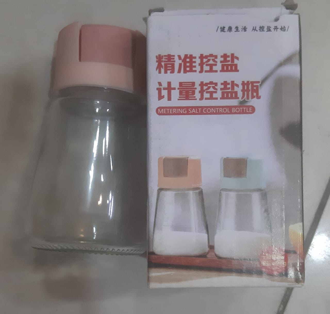 Sealed Seasoning quantitative Bottle salt pepper condiment Dispenser Glass Spice Jar |