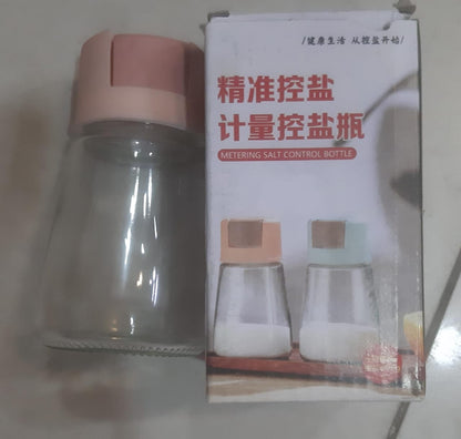 Sealed Seasoning quantitative Bottle salt pepper condiment Dispenser Glass Spice Jar |