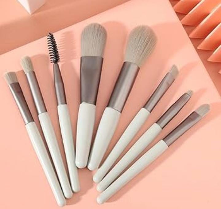 8 Pieces Cute Mini Brushes Pack (random color)