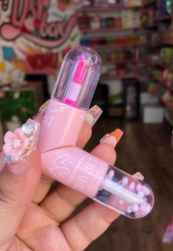 2 in 1 lip balm + lip shiner (random color)