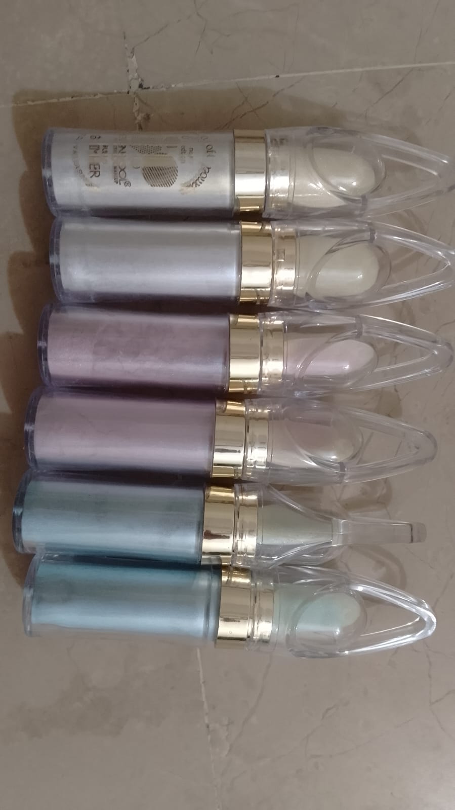 Shimmer highlighter (random color)