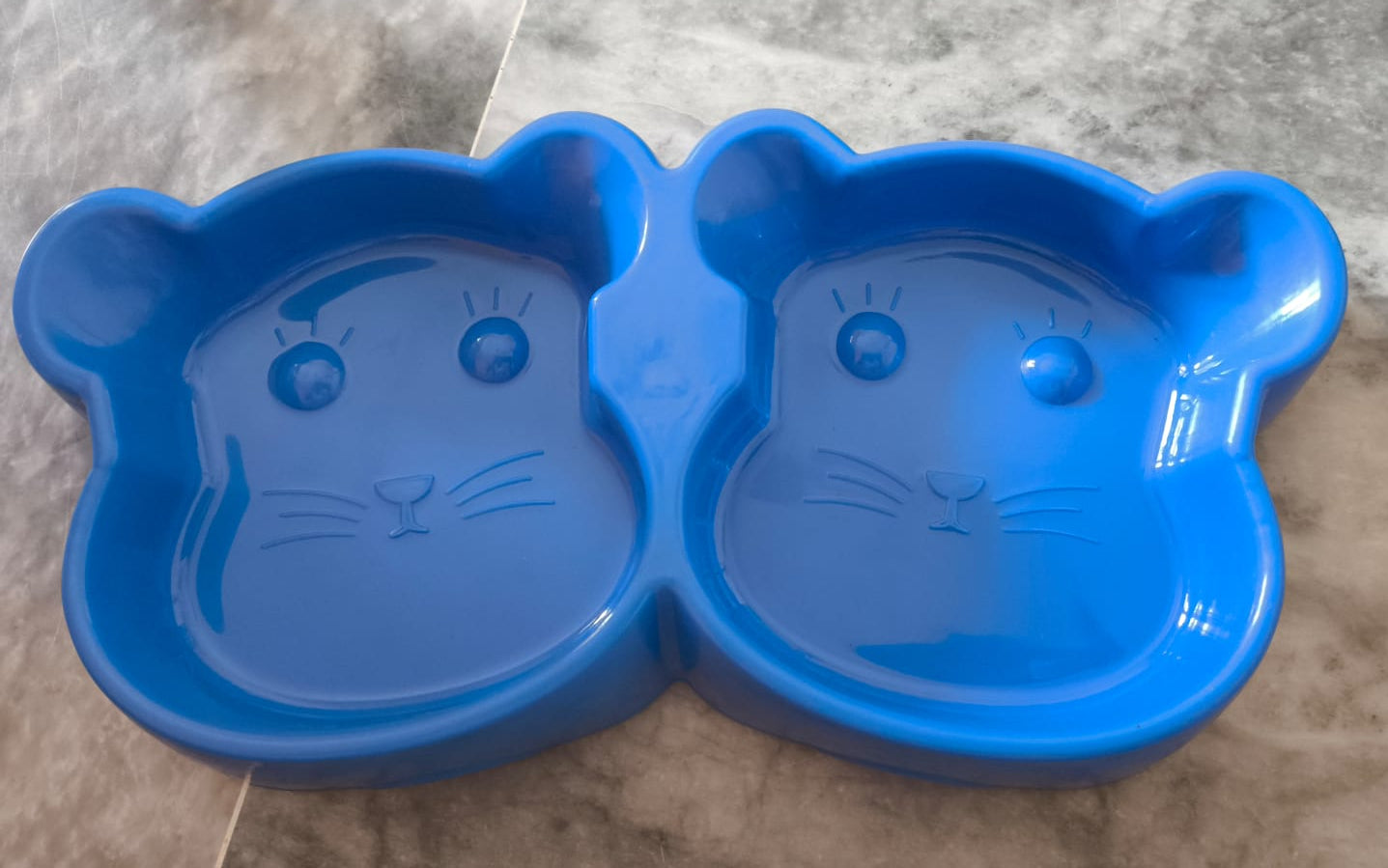 Cat Shaped Double food bowl Pet Plastic food bowl (Random Color)