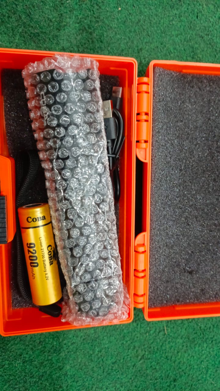 Portable LED flashlight, 3 light intensity modes, USB,