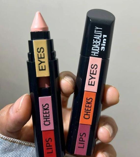3 in 1 HUDA Beauty Professional Eyes Cheeks