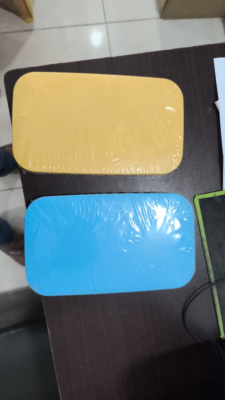 32 grid Silicone Ice Cube Tray with Lid Cover (Random color)