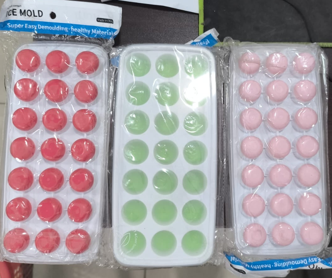 21 Grid Pop Up Ice Cube Tray With Lid Cover (Random