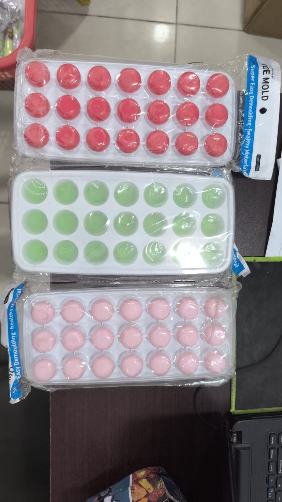 21 Grid Pop Up Ice Cube Tray With Lid Cover (Random