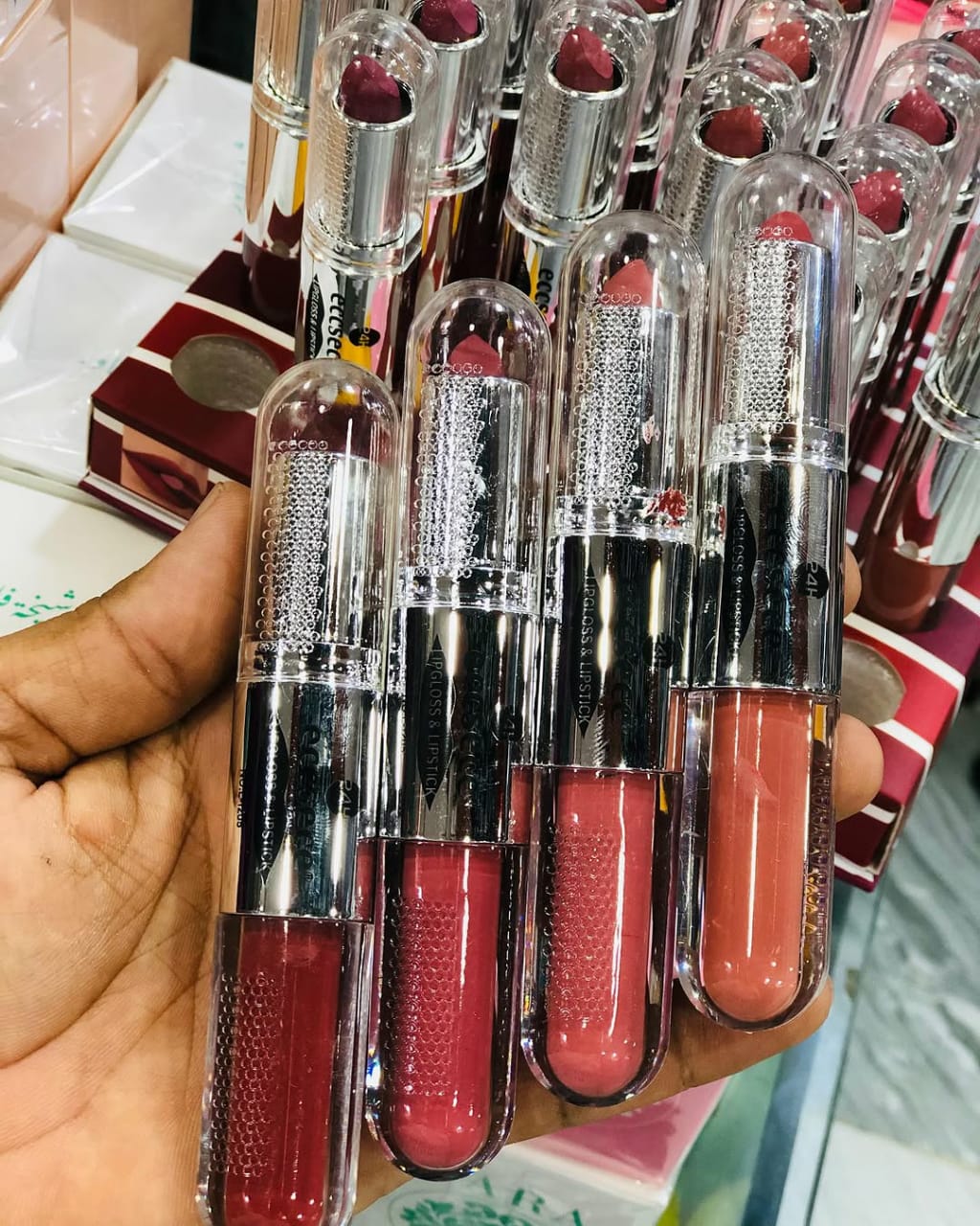Highly Pigmented, Soft And Smooth Texture Matt - 2 in 1 Lipstick