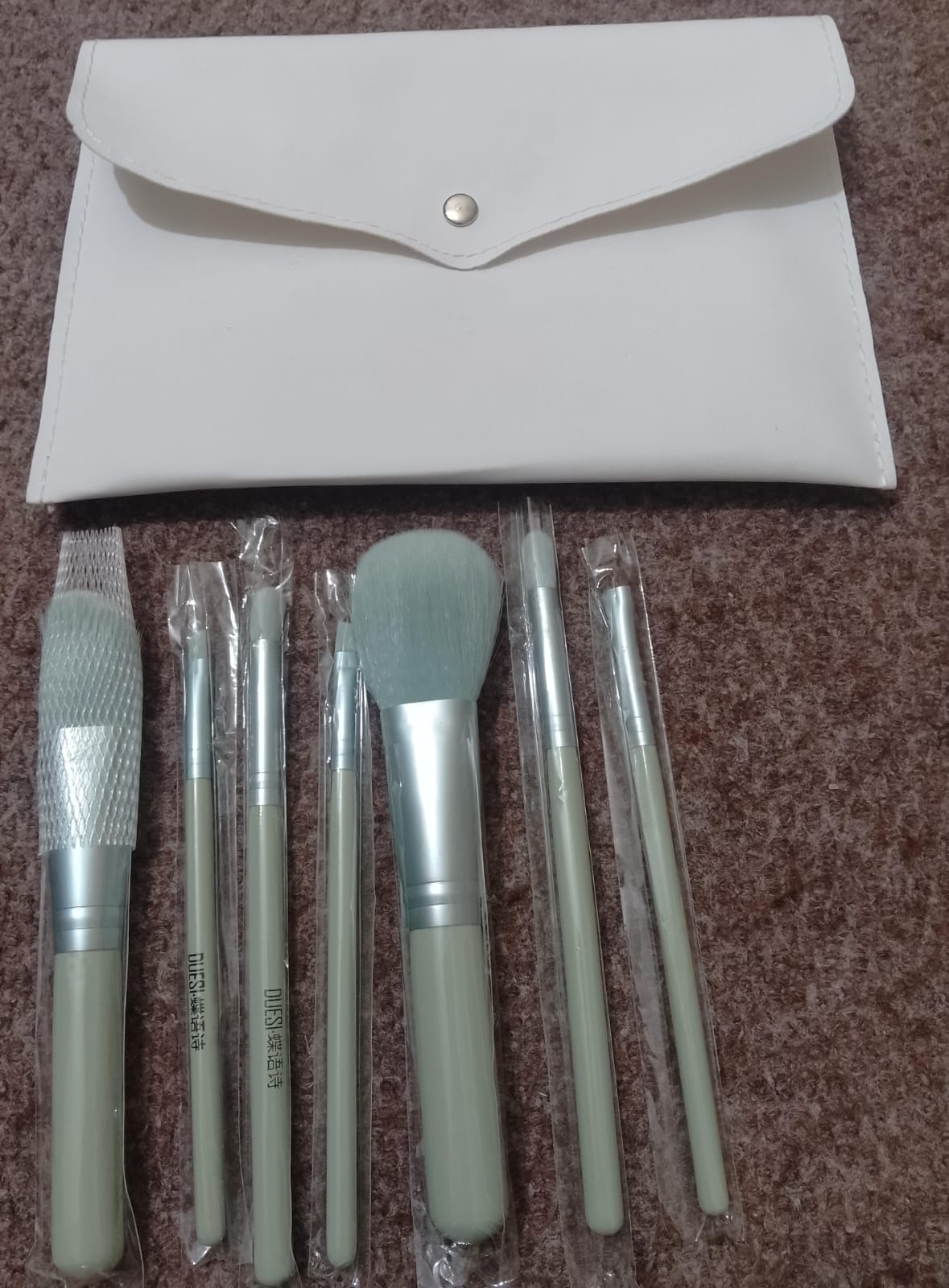 7 Pcs makeup Brush Set Complete Lip Brush Eye Shadow Loose Powder