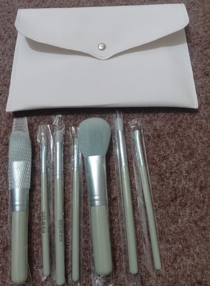 7 Pcs makeup Brush Set Complete Lip Brush Eye Shadow Loose Powder