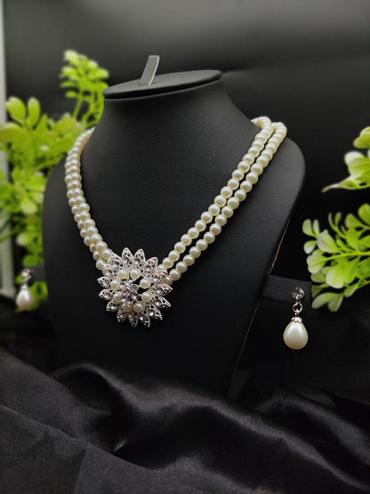 Imported Graceful Radiance Pearl Necklace Set with Exquisite Floral Pendant 🌟 |