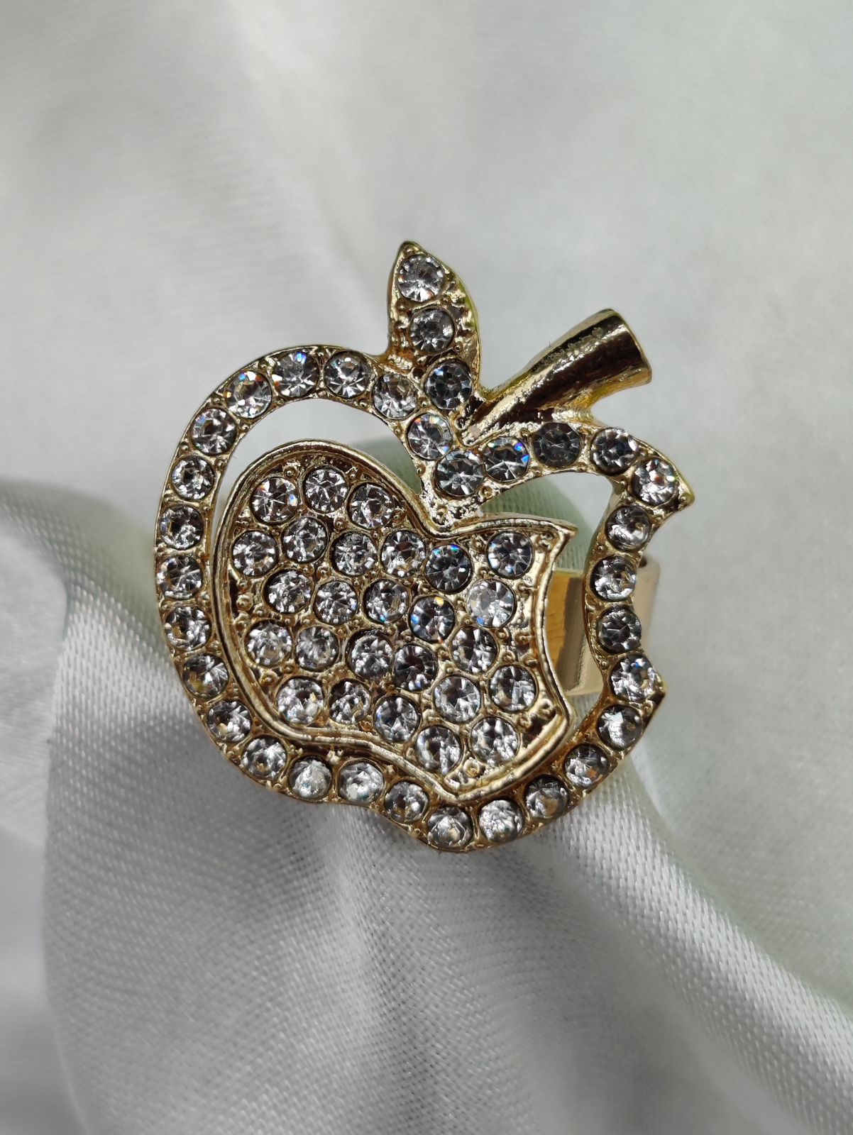 1 Piece Imported Glittering Crystal Apple Ring Elegance Redefined ✨ |