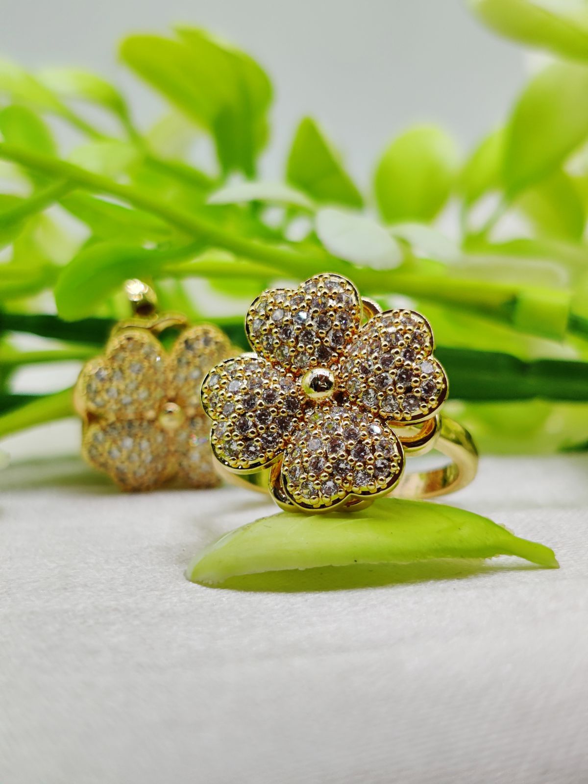 1 Piece Imported Blossoming Elegance Moveable Ring Gold &amp; Silver Color