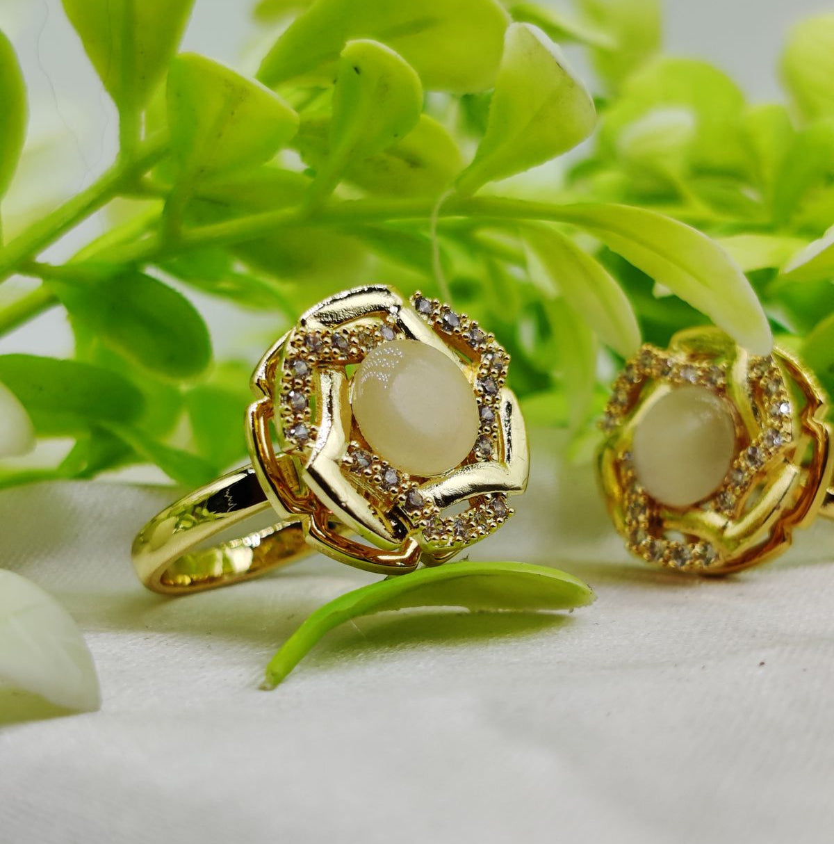 1 Piece Imported Elegant Dual-Tone Floral Gemstone Rings - Timeless Design 🌟
